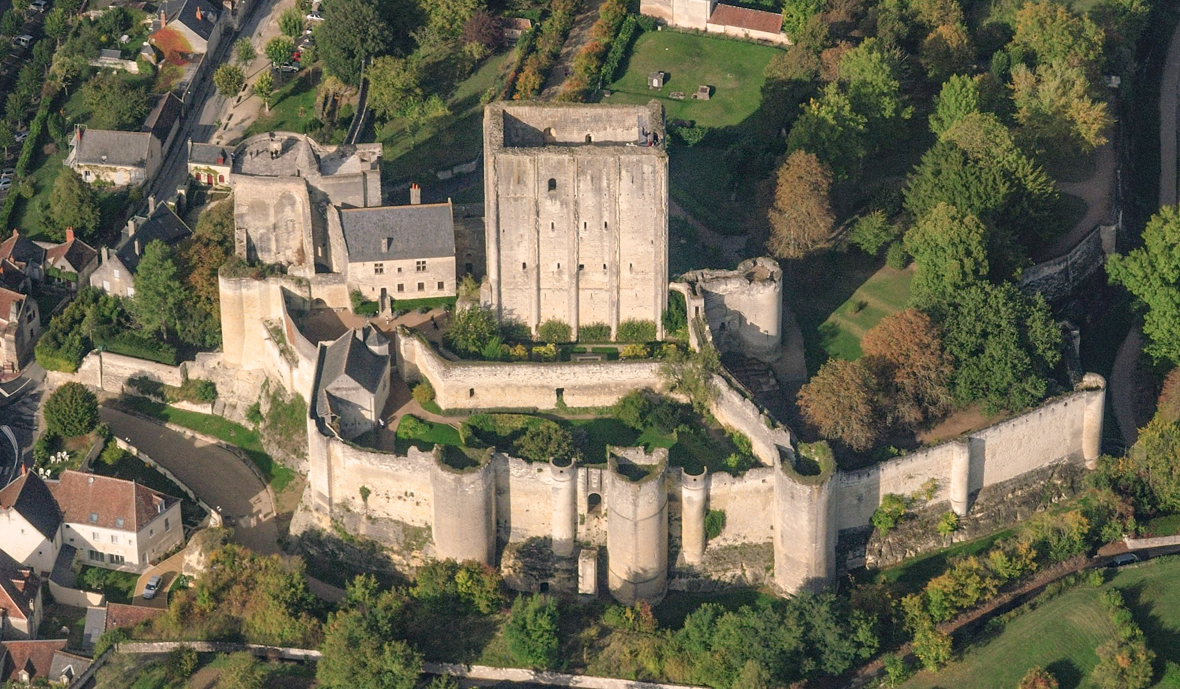 Fulk Nerra's Loches dungeon, aerial view from West